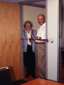 Sally and John Beals cutting ribbon